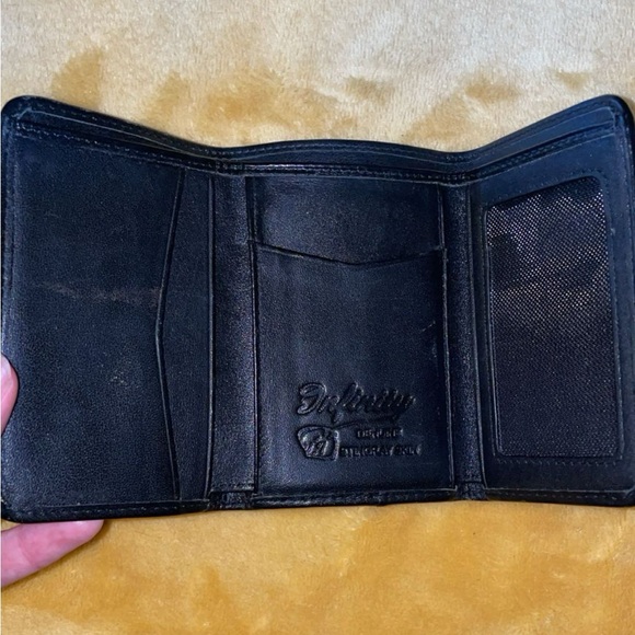 Infinity Stingray Wallet - Trifold Wallet - Picture 3 of 3